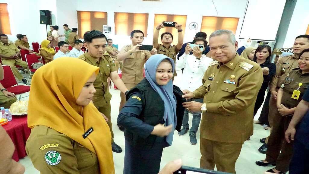 Bupati Luwu Beri Reward kepada Camat, Lurah, Kades dan Kolektor Berprestasi Pencapaian Target PBB-P2