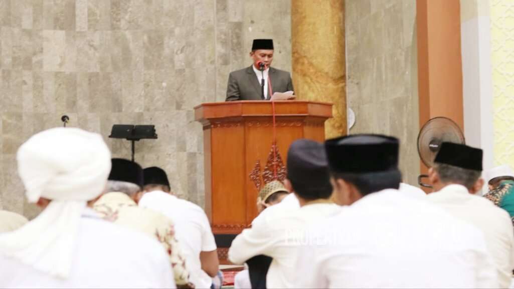 Jemaah Masjid Agung Luwu Doakan Almarhum Syukur Bijak Saat Malam Nuzulul Qur'an