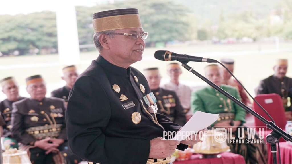 Peringati Hardiknas 2023, Bupati Luwu Beri Penghargaan ke Guru dan Sekolah Berprestasi