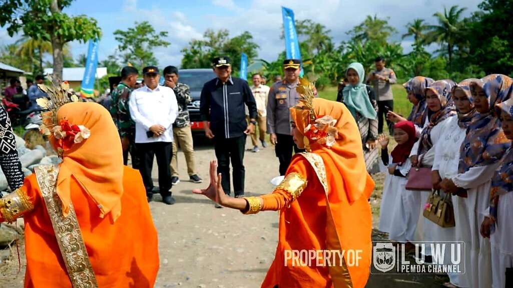 Resmikan Pemanfaatan Jalan Ruas Cilallang-Sumabu, Bupati Luwu: Semoga Pendapatan Masyarakat Meningkat