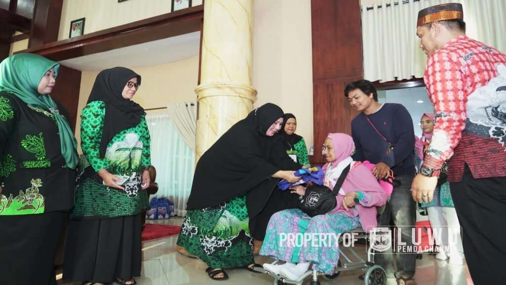 Bupati Luwu Basmin Mattayang Lepas 286 Jemaah Calon Haji