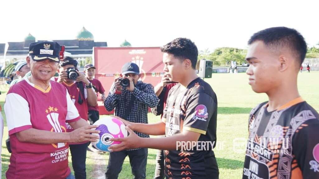 Bupati Luwu Apresiasi Pelaksanaan Turnamen Sepakbola Kapolres Luwu Cup III, Berdampak Terhadap Atlet dan PEN