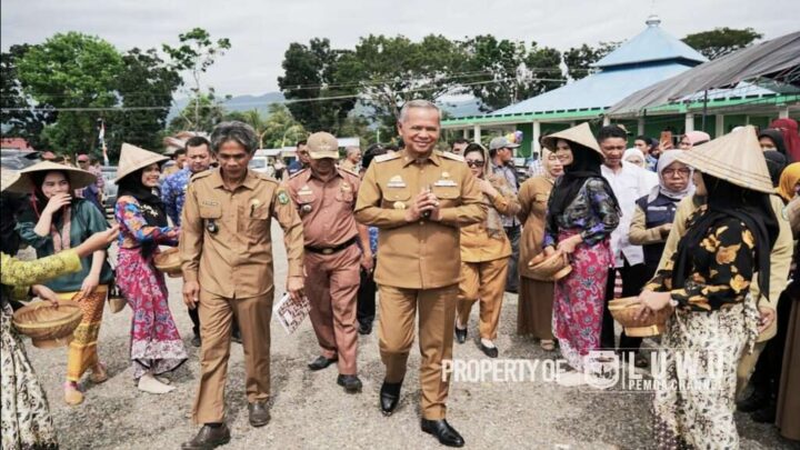 Galang Masyarakatnya Bangun Infrastruktur, Bupati Luwu Juluki Rusli Bara Kades Pembangunan Bupati Luwu