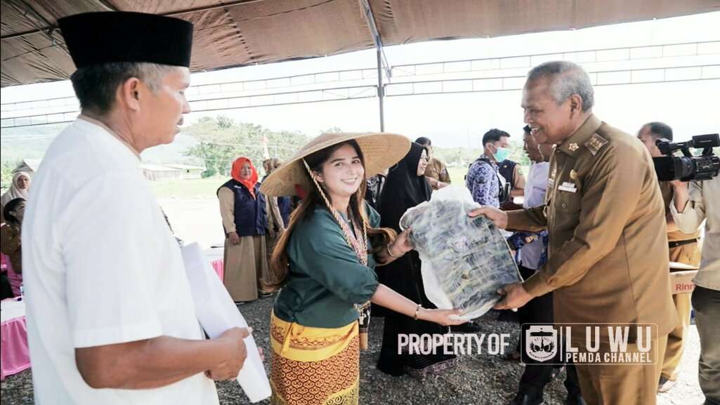 Galang Masyarakatnya Bangun Infrastruktur, Bupati Luwu Juluki Rusli Bara Kades Pembangunan