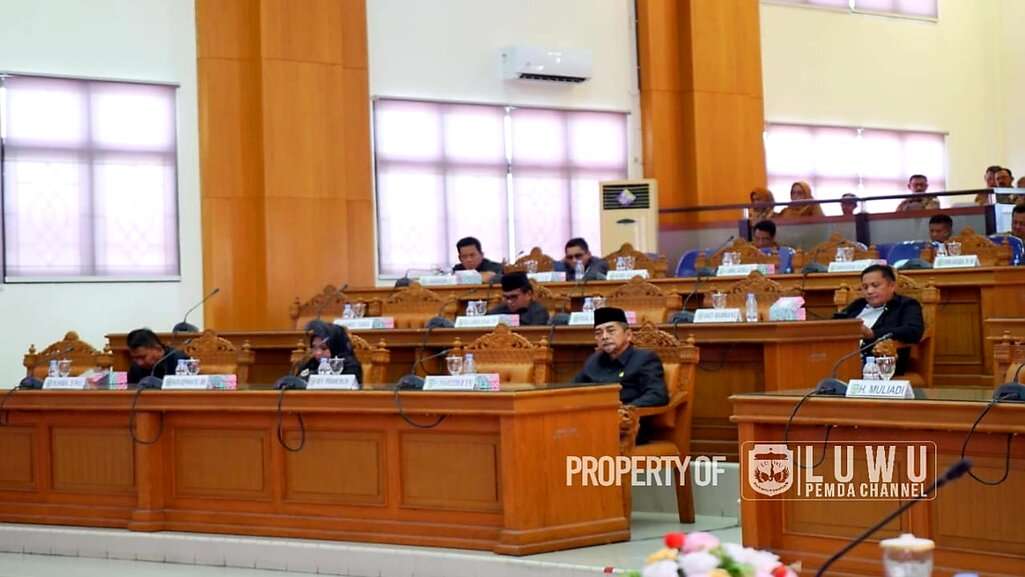 Sekda Luwu Serahkan Ranperda Pertanggungjawaban Pelaksanaan APBD Tahun Anggaran 2022 ke DPRD