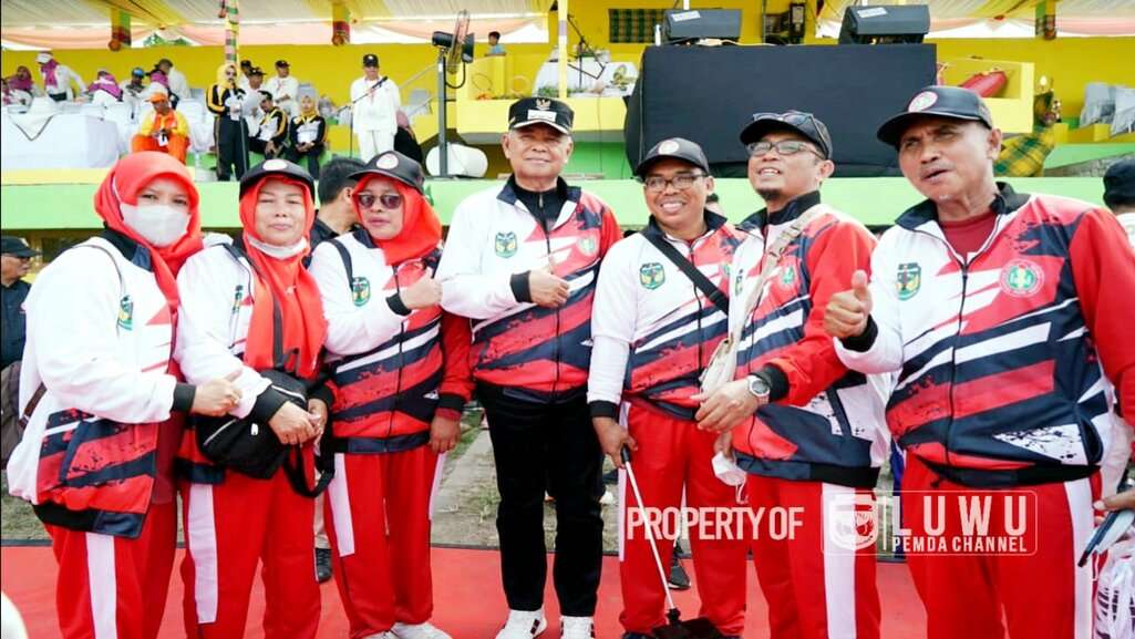 Hadiri Pembukaan Porseni PGRI VI Sulsel, Bupati Basmin Mattayang Semangati Kontingen Kabupaten Luwu