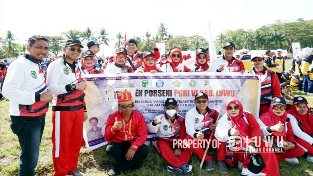Hadiri Pembukaan Porseni PGRI VI Sulsel, Bupati Basmin Mattayang Semangati Kontingen Kabupaten Luwu