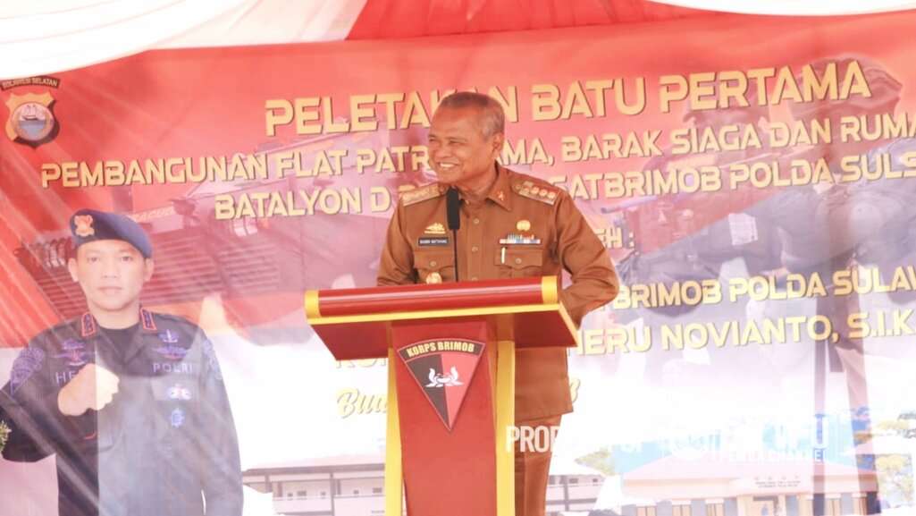Disaksikan Bupati Luwu, Dansat Brimob Polda Sulsel Lakukan Peletakan Batu Pertama Pembangunan Mako Batalyon D Pelopor