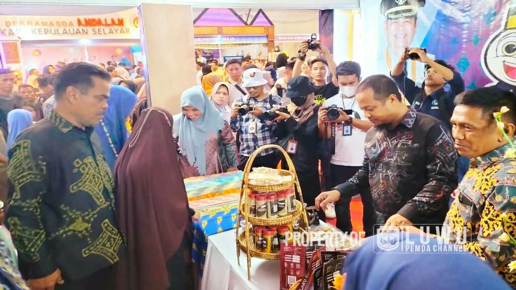 Hj Hayarna Hadiri Expo Dekranasda Sulsel Kreatif Andalan Tahun 2023