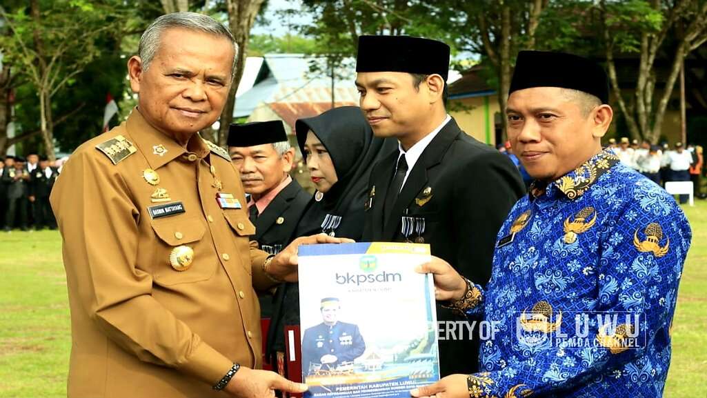 Komitmen Tuntaskan Non ASN, Bupati Luwu Kembali Serahkan 87 SK PPPK Kepada Tenaga Guru Dan Teknis Formasi Tahun 2022