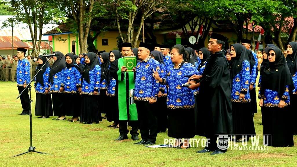 Komitmen Tuntaskan Non ASN, Bupati Luwu Kembali Serahkan 87 SK PPPK Kepada Tenaga Guru Dan Teknis Formasi Tahun 2022