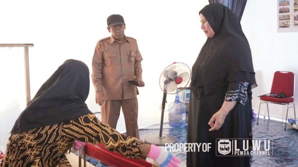 Tinjau Kesiapan Peserta Pameran, Ketua TP PKK Luwu: Lestarikan Produk Lokal