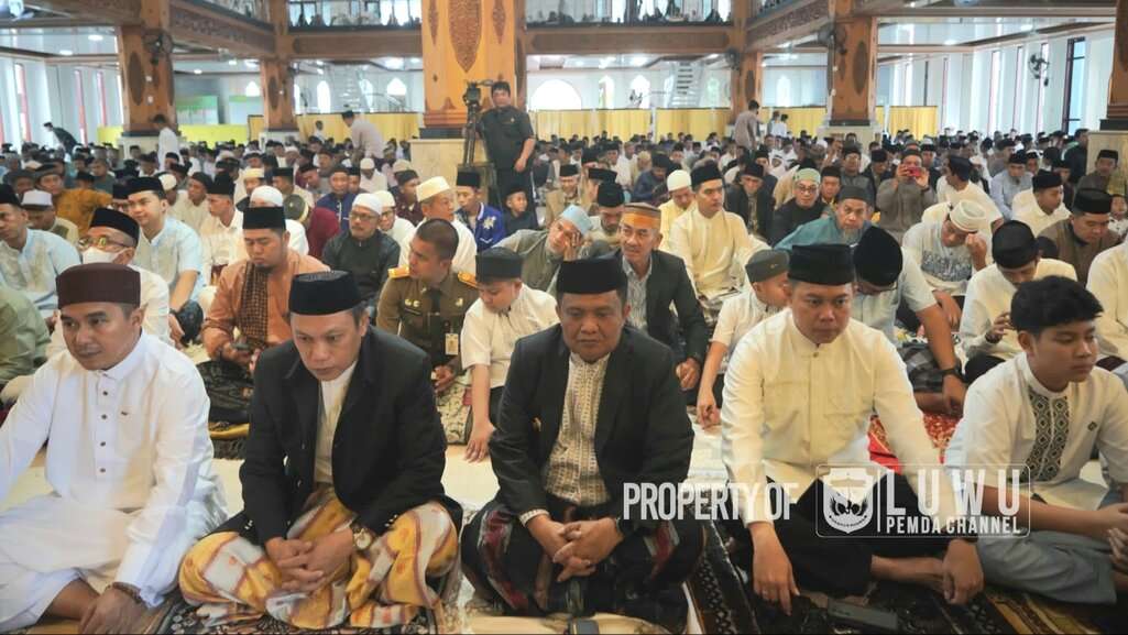 Sholat Ied Bersama Masyarakat, Pj Bupati Luwu: Momentum Idul Fitri Persatukan Komponen Masyarakat