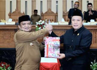 Pj Bupati Luwu Serahkan Dokumen KUA dan PPAS APBD Tahun Anggaran 2025 Ke DPRD Luwu